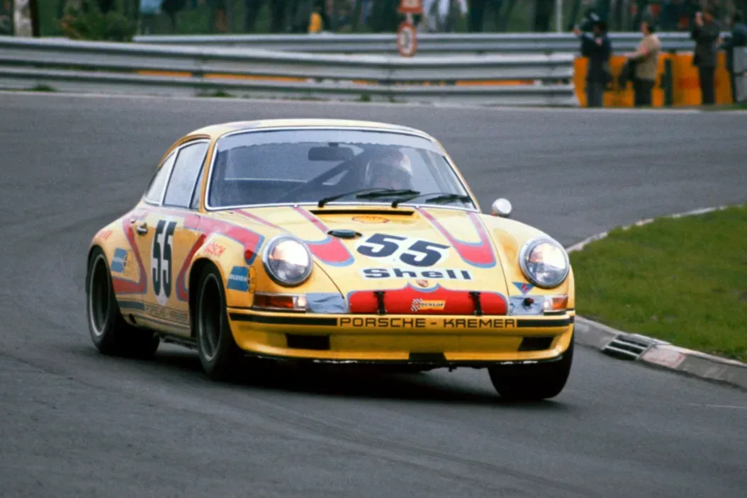 911 230 0827 - Kremer Racing